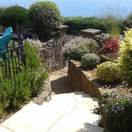 Guest house The Cliff Hall