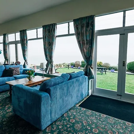 Guest house The Cliff Hall
