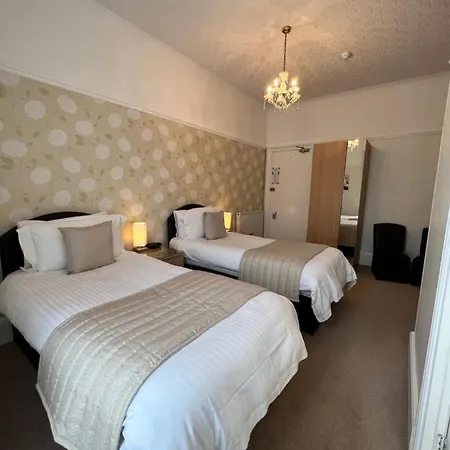 Birkdale Bed and breakfast 4*