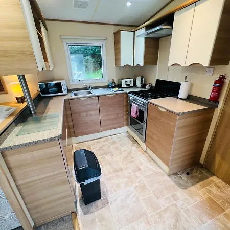 2 Bedroom Caravan Lg13, Shanklin, Isle Of Wight * Shanklin