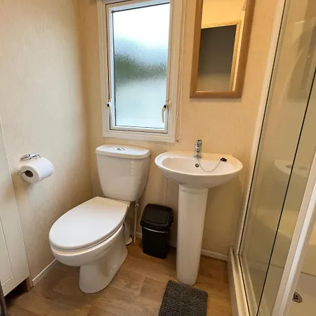 Apartment 2 Bedroom Caravan Lg13, Shanklin, Isle Of Wight *