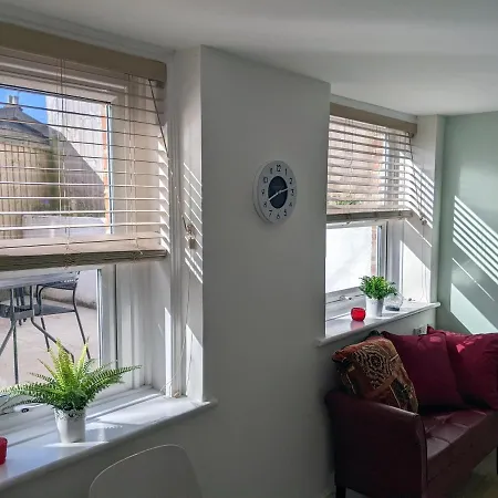 Spring Gardens, 4-bedroom Seaside Family Shanklin