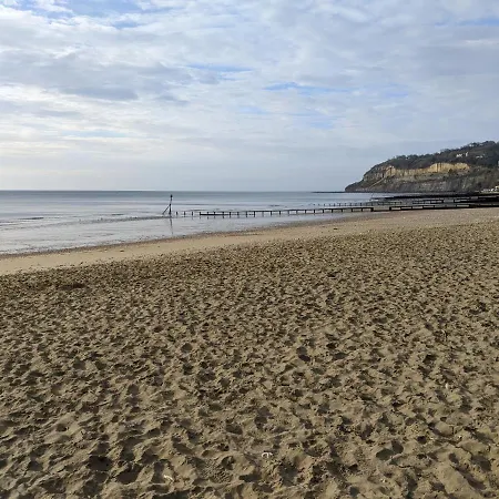 Spring Gardens, 4-bedroom Seaside Family Shanklin