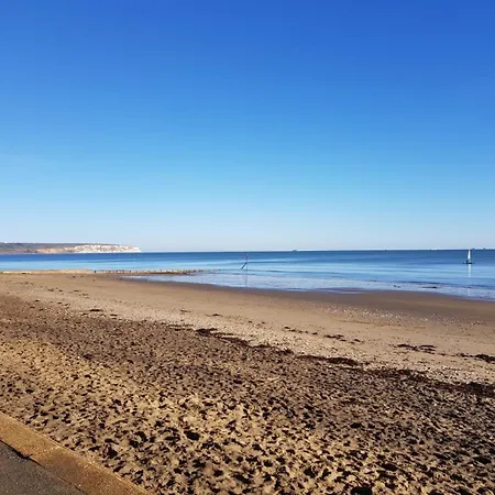 2 Bed In Ic004 * Shanklin