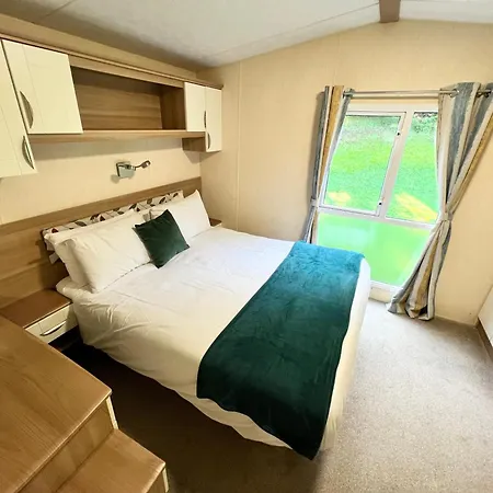 2 Bedroom Caravan Lg13, Shanklin, Isle Of Wight
