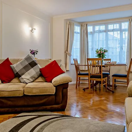 Holiday home 2 Bed In Ic004 *