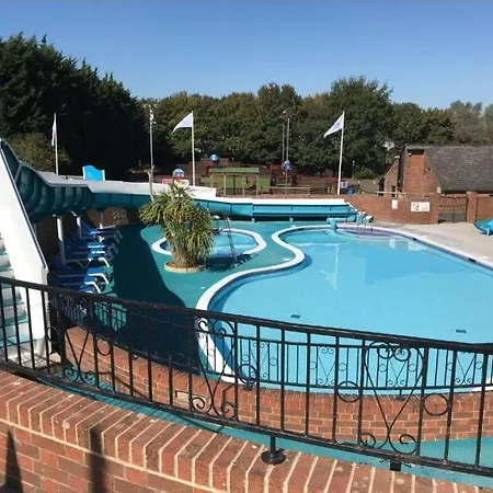 3 Bedroom Caravan 14 Kingsgate Holiday park *