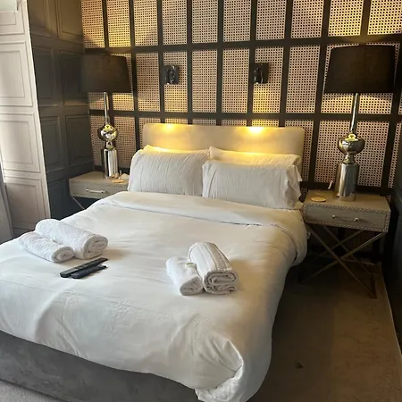 Hotel The Q 3*