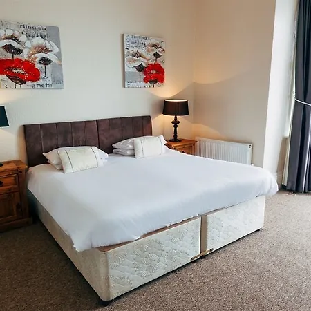 The Cliff Hall 3*