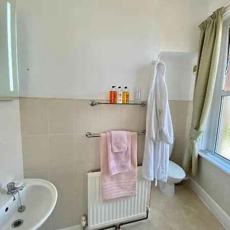 St. Georges House 4*