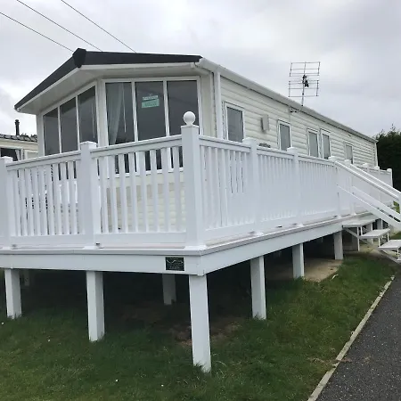 2 Bedroom Caravan Lg39, Shanklin, Isle Of Wight *