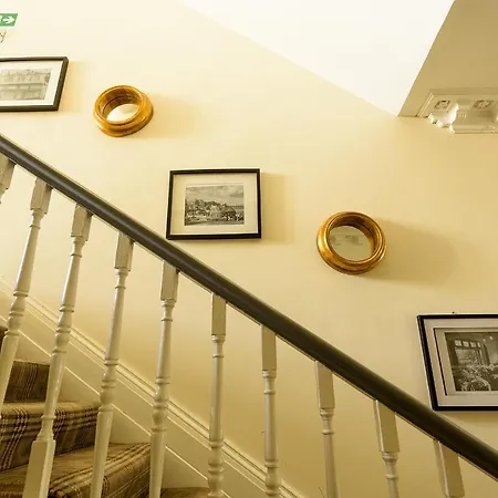 Mentone Hotel