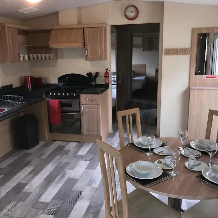 Accessible Wheelchair Friendly Caravan, Lg24, Shanklin, Isle Of Wight Holiday home