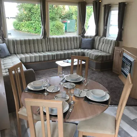 Accessible Wheelchair Friendly Caravan, Lg24, Shanklin, Isle Of Wight Holiday home Shanklin