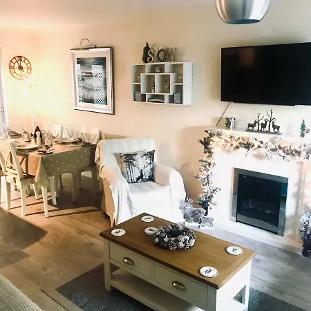 Chestnut Cottage, Rural Retreat Holiday home Shanklin