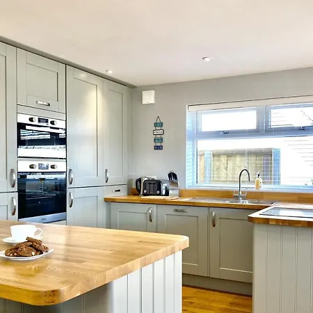 Holiday home 16 Beatrice Avenue