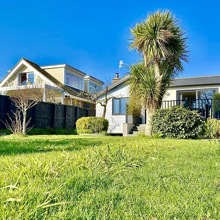 16 Beatrice Avenue *