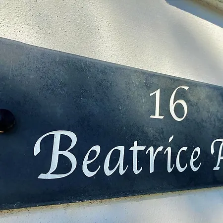 16 Beatrice Avenue * Shanklin