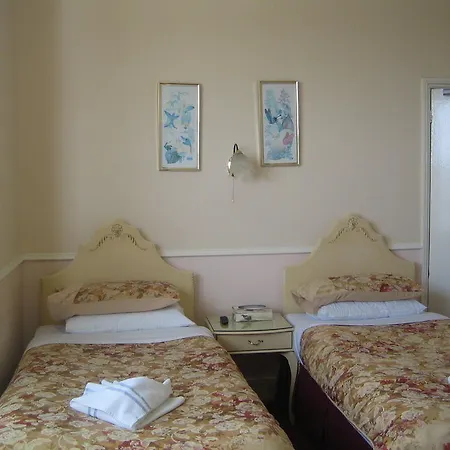 Roseberry Hotel