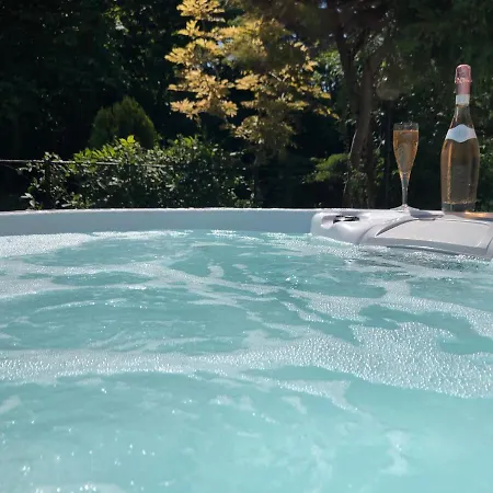 Little Gem With Private Hot Tub - Up To 25 Percent Off Ferry Apartment