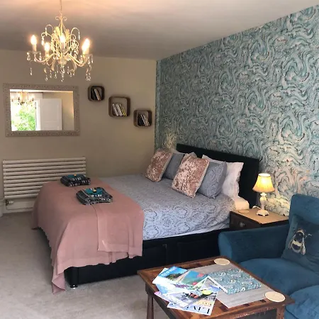 Holiday home Little Treasure And Gem With Private 2 Person Hot Tub And Up To 25 Percent Ferry Saving *