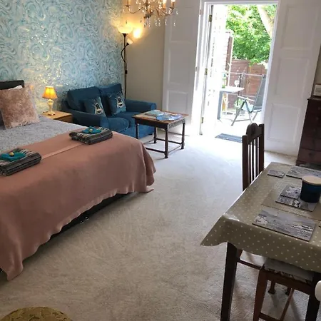 Little Treasure And Gem With Private 2 Person Hot Tub And Up To 25 Percent Ferry Saving Shanklin