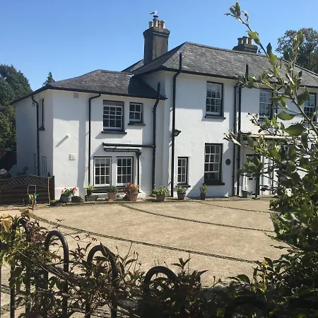 Little Treasure And Gem With Private 2 Person Hot Tub And Up To 25 Percent Ferry Saving Shanklin