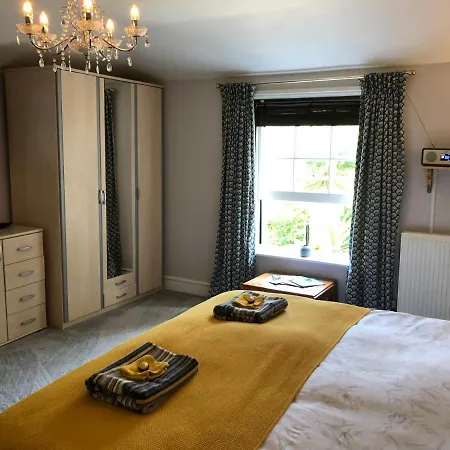 Little Gem With Private Hot Tub - Up To 25 Percent Off Ferry Shanklin