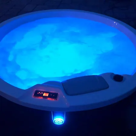Little Gem With Private Hot Tub - Up To 25 Percent Off Ferry