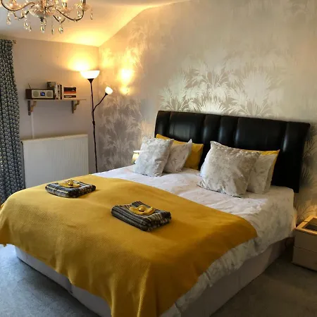 Little Treasure And Gem With Private 2 Person Hot Tub And Up To 25 Percent Ferry Saving Shanklin
