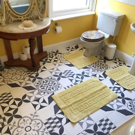 Little Treasure And Gem With Private 2 Person Hot Tub And Up To 25 Percent Ferry Saving Holiday home Shanklin