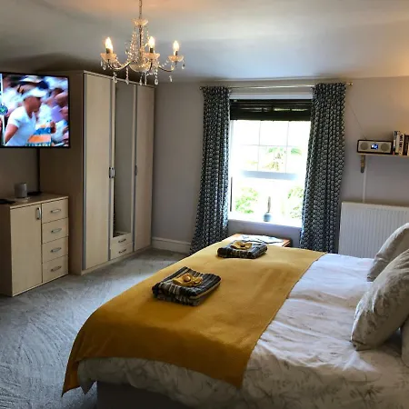 Holiday home Little Treasure And Gem With Private 2 Person Hot Tub And Up To 25 Percent Ferry Saving *