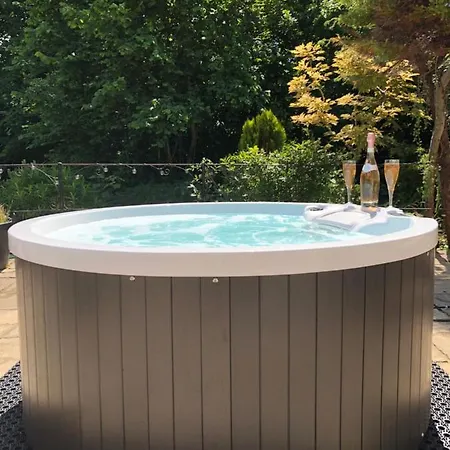 Little Treasure And Gem With Private 2 Person Hot Tub And Up To 25 Percent Ferry Saving * Shanklin