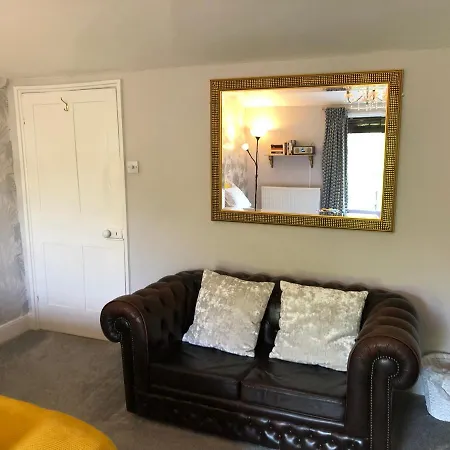 Little Treasure And Gem With Private 2 Person Hot Tub And Up To 25 Percent Ferry Saving Holiday home Shanklin