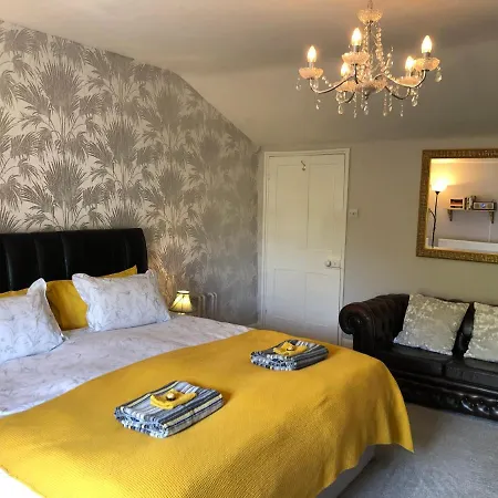 Holiday home Little Treasure And Gem With Private 2 Person Hot Tub And Up To 25 Percent Ferry Saving *