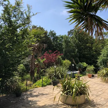 Little Treasure And Gem With Private 2 Person Hot Tub And Up To 25 Percent Ferry Saving Holiday home