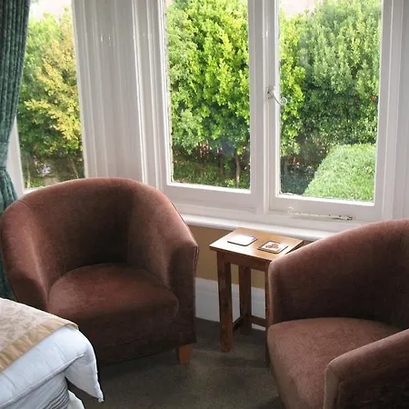 Bed & Breakfast The Kenbury 4*