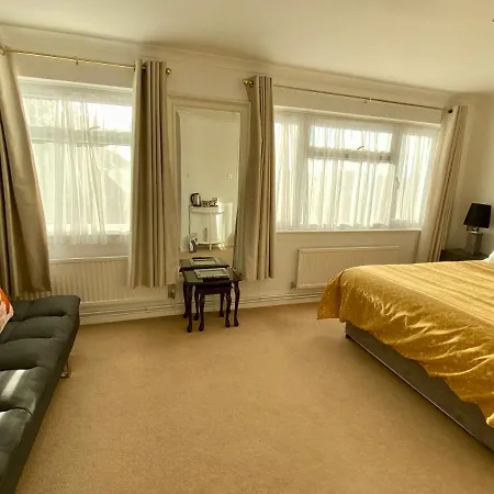 Bed & Breakfast St. Georges House 4*
