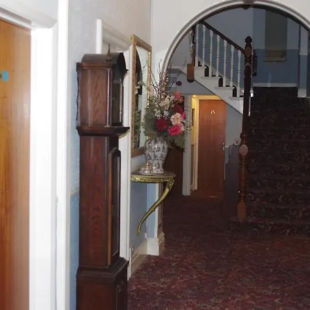 Eastmount Hall 3*