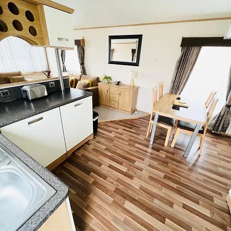 2 Bedroom Caravan Lg39, Shanklin, Isle Of Wight