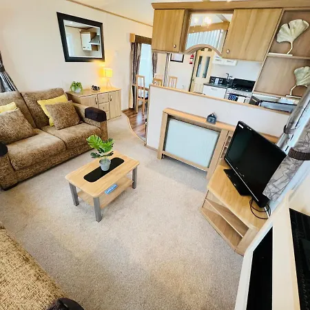 2 Bedroom Caravan Lg39, Shanklin, Isle Of Wight *