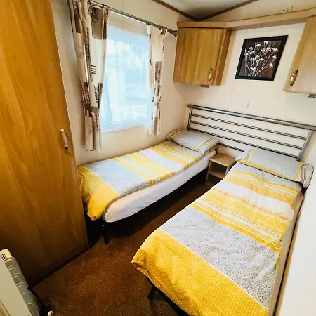 Apartment 2 Bedroom Caravan Lg39, Shanklin, Isle Of Wight