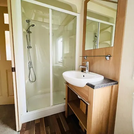 Apartment 2 Bedroom Caravan Lg39, Shanklin, Isle Of Wight Shanklin
