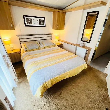 2 Bedroom Caravan Lg39, Shanklin, Isle Of Wight *