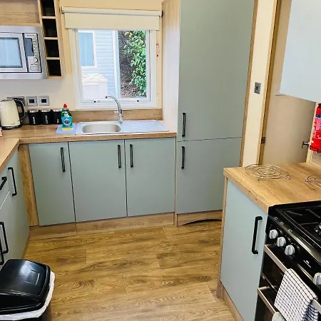 Luxury 2 Bedroom Caravan Mc35, Shanklin, Isle Of Wight Apartment *