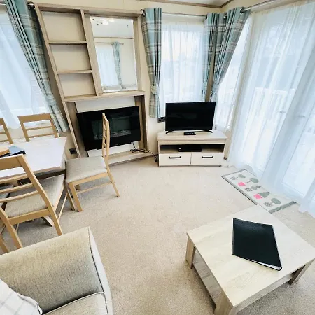 Luxury 2 Bedroom Caravan Mc35, Shanklin, Isle Of Wight *