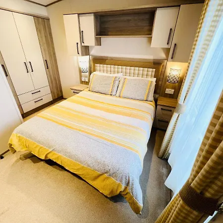 Luxury 2 Bedroom Caravan Mc35, Shanklin, Isle Of Wight *
