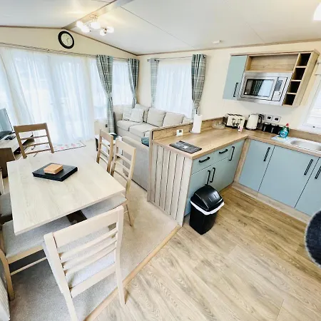 Luxury 2 Bedroom Caravan Mc35, Shanklin, Isle Of Wight Apartment