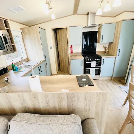 Luxury 2 Bedroom Caravan Mc35, Shanklin, Isle Of Wight *