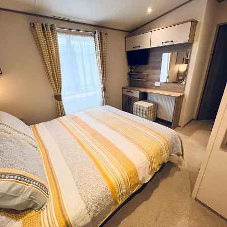 Apartment Luxury 2 Bedroom Caravan Mc35, Shanklin, Isle Of Wight Shanklin